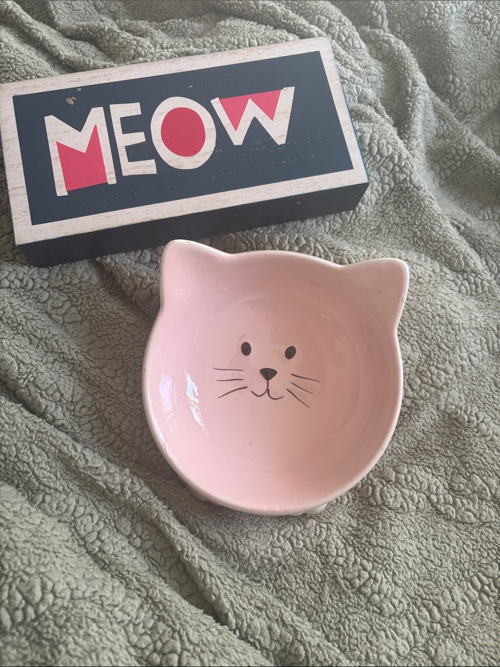Cute Pink Cat Face Ceramic Bowl for Cats - Decorative Pet Feeding Dish